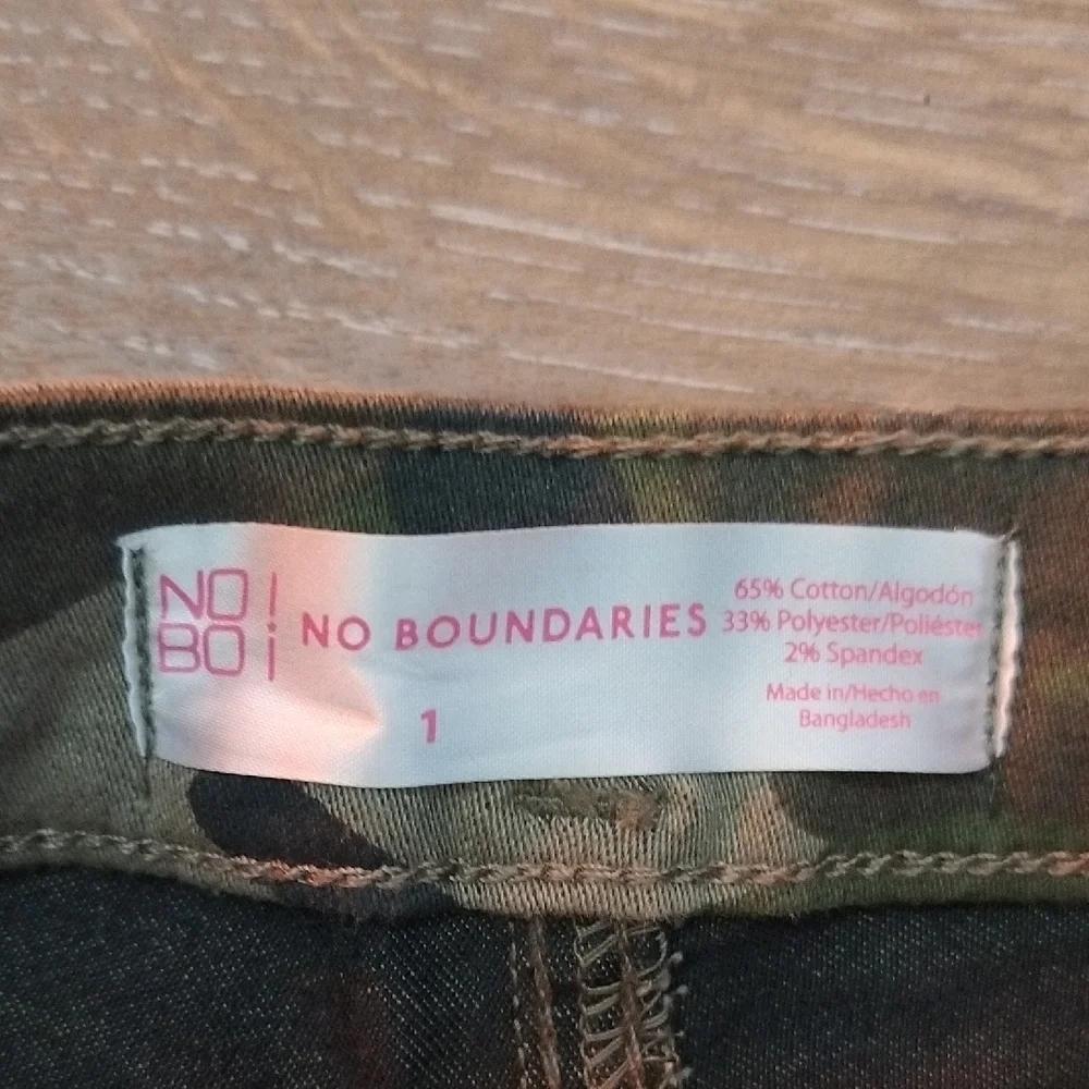 No Boundaries Green Skinny Jeans with Camouflage Design - Picture 2 of 3
